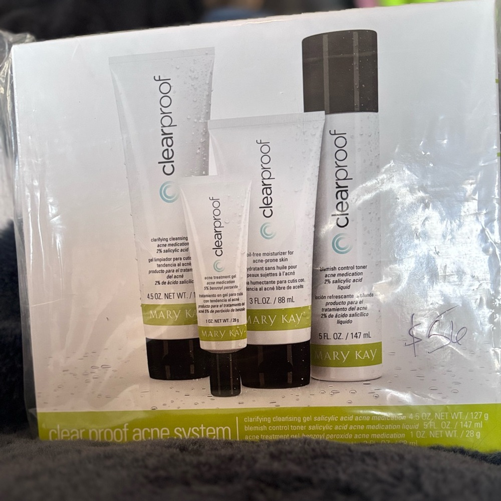 Mary Kay Clear Proof Acne Treatment Set - White and Black
